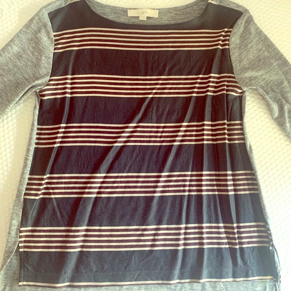 LOFT long sleeve grey shirt striped in front